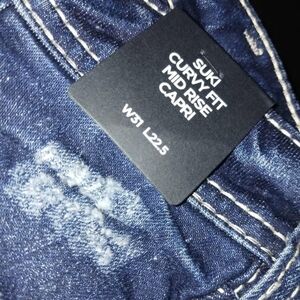 Dark Indigo Curvy Fit Mid Rise Capri Jeans